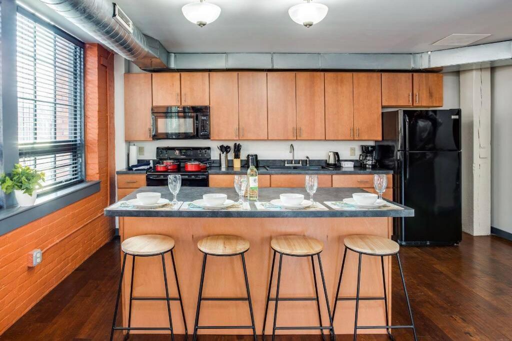 Centric Modern Loft W/ King Beds & Smart Gametable Βίλα Ρότσεστερ Εξωτερικό φωτογραφία