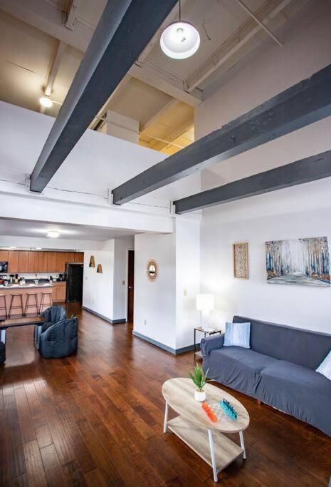 Centric Modern Loft W/ King Beds & Smart Gametable Βίλα Ρότσεστερ Εξωτερικό φωτογραφία