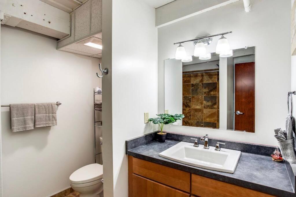 Centric Modern Loft W/ King Beds & Smart Gametable Βίλα Ρότσεστερ Εξωτερικό φωτογραφία