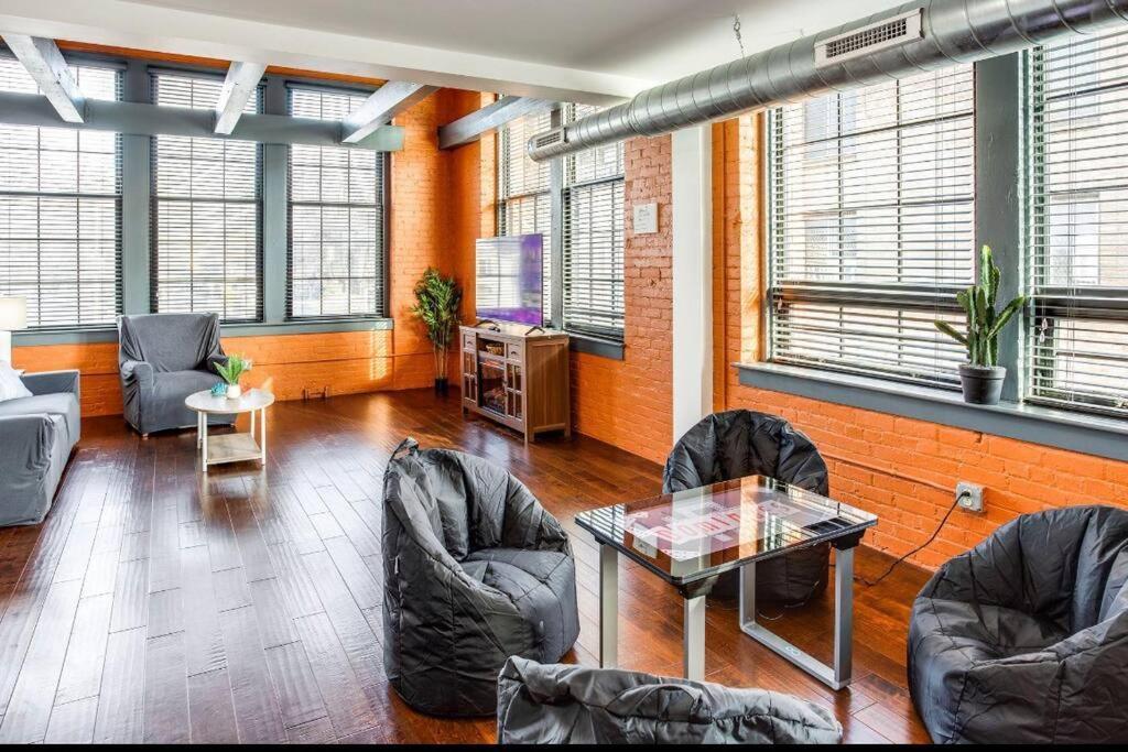 Centric Modern Loft W/ King Beds & Smart Gametable Βίλα Ρότσεστερ Εξωτερικό φωτογραφία