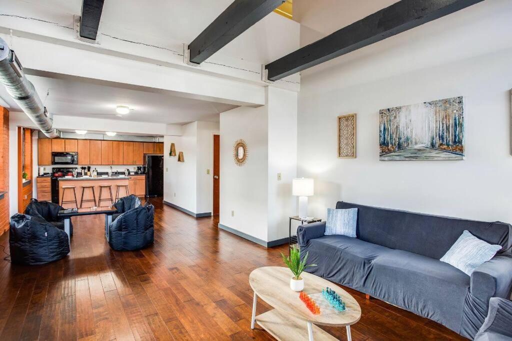 Centric Modern Loft W/ King Beds & Smart Gametable Βίλα Ρότσεστερ Εξωτερικό φωτογραφία