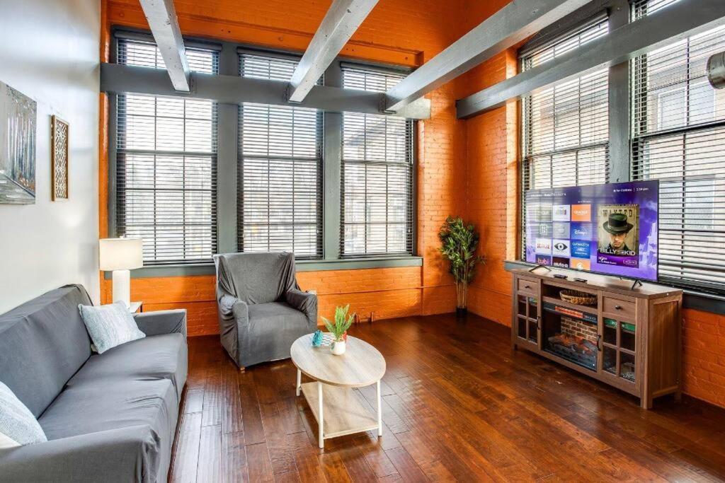 Centric Modern Loft W/ King Beds & Smart Gametable Βίλα Ρότσεστερ Εξωτερικό φωτογραφία