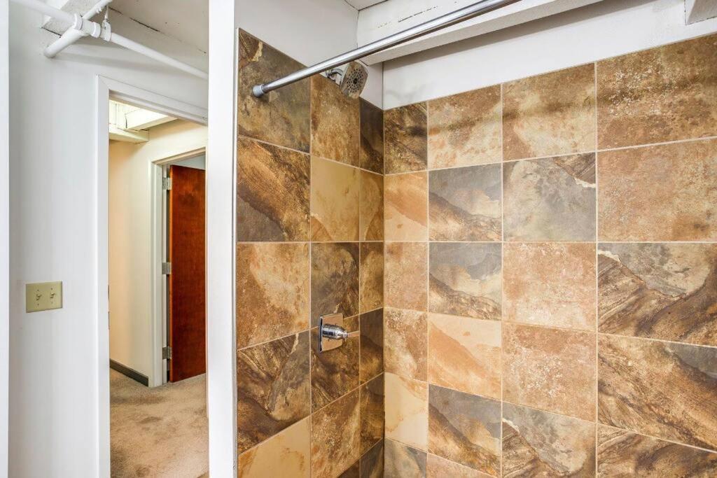 Centric Modern Loft W/ King Beds & Smart Gametable Βίλα Ρότσεστερ Εξωτερικό φωτογραφία